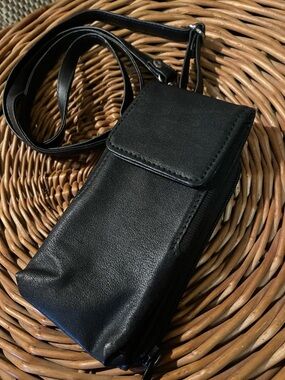 Black Leather Crossbody Wallet with Phone Pouch